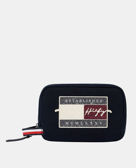 Neceser de color negro con detalle parche · Tommy Hilfiger · El Corte Inglés