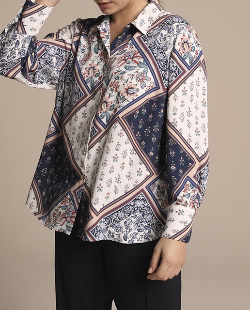 Imagen 0 de Camisa de mujer talla grande con estampado patchwork multicolor