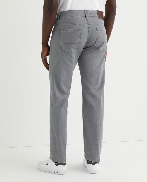Pantalón cinco bolsillos de hombre regular gris · Pertegaz · El Corte Inglés