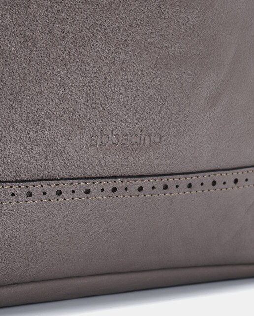 Hobo Abbacino de piel vacuna en topo con detalle de la marca · Abbacino ·  El Corte Inglés