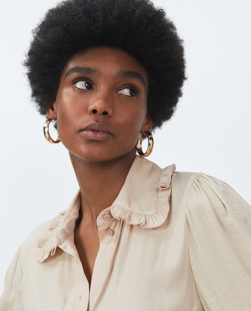 Camisa de mujer cuello bobo cierre botones · Sfera · El Corte Inglés