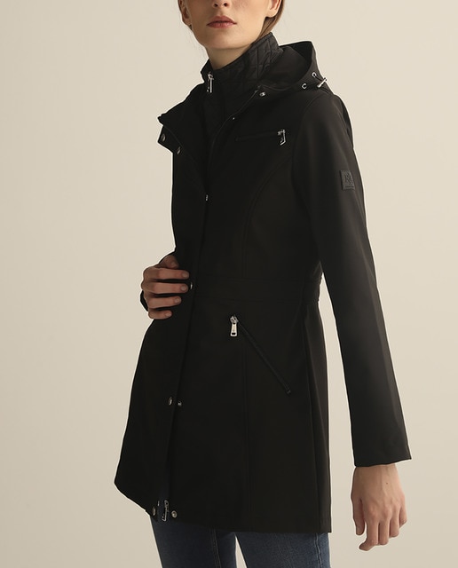 Imagen 0 de Abrigo de mujer con capucha y alcolchado en el pecho