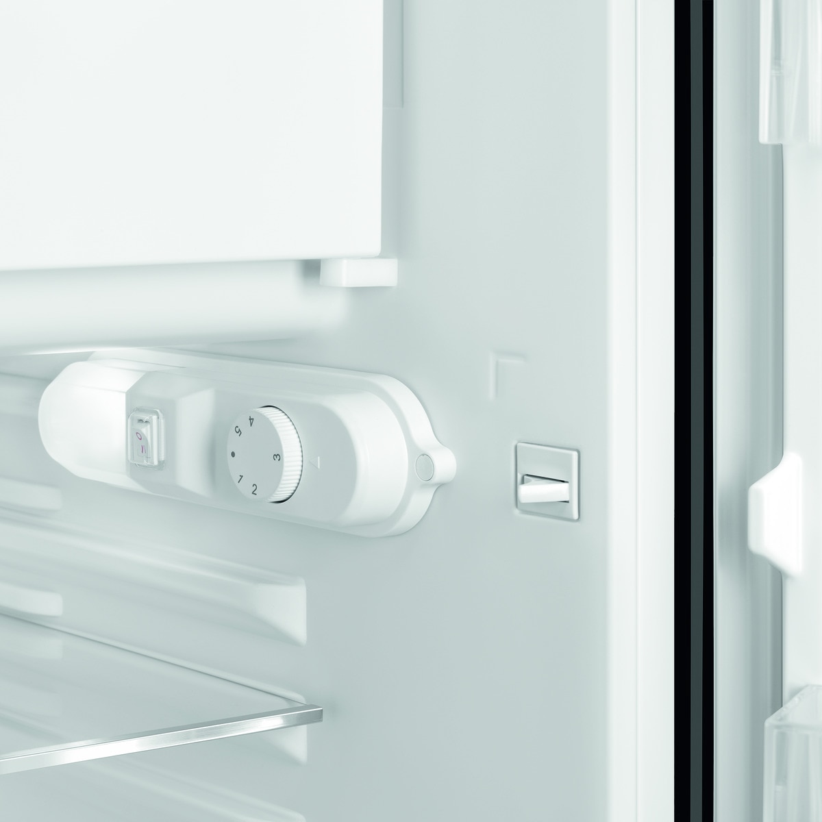 Recondicionado - Grade A - Frigorífico de 1 Porta Smeg Anni 50 FAB10RBL5 Estático com Dobradiças à Direita e de 97 cm - Preto Polido Preto-9