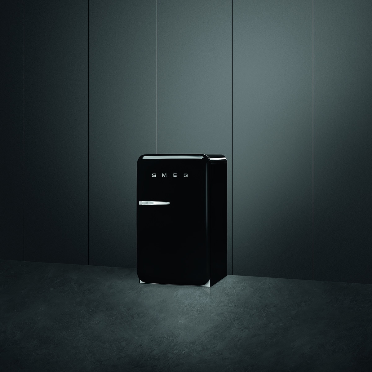 Recondicionado - Grade A - Frigorífico de 1 Porta Smeg Anni 50 FAB10RBL5 Estático com Dobradiças à Direita e de 97 cm - Preto Polido Preto-4