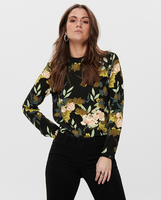 Blusa de mujer cuello alto fruncido · Only · El Corte Inglés