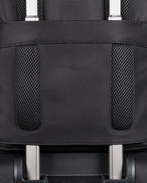 Mochila de hombre Piquadro en negro con cremallera y espacio para portátil  · Piquadro · El Corte Inglés
