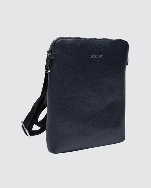 Bandolera plana reciclada · Calvin Klein · El Corte Inglés