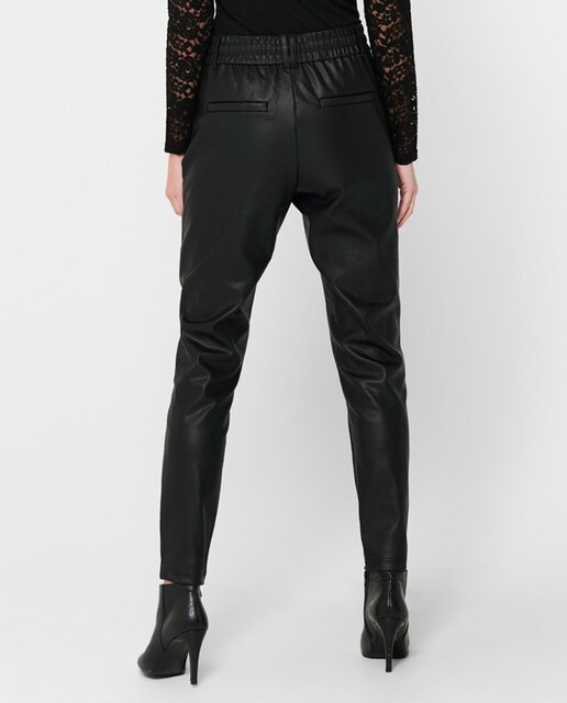 Pantalón de mujer polipiel de corte clásico · Only · El Corte Inglés