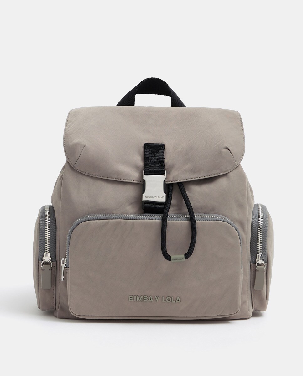 Mochila de nylon en topo con solapa · Bimba y Lola · El Corte Inglés