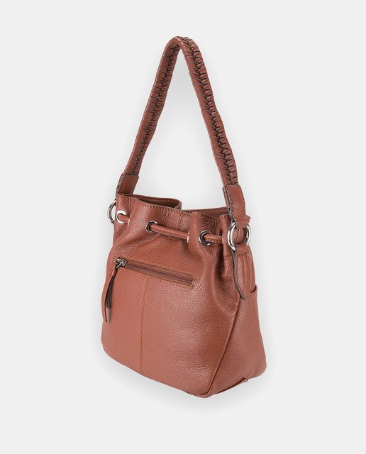 Bolso saco pequeño de piel en marrón con correas · Yancci · El Corte Inglés