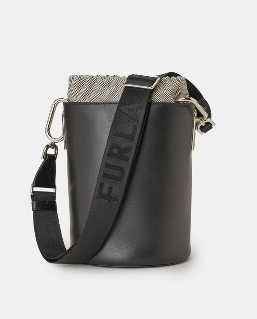 Bolso saco pequeño Lipari de piel lisa en negro · Furla · El Corte Inglés