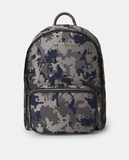 Mochila de hombre azul camuflaje · Emporio Armani · El Corte Inglés