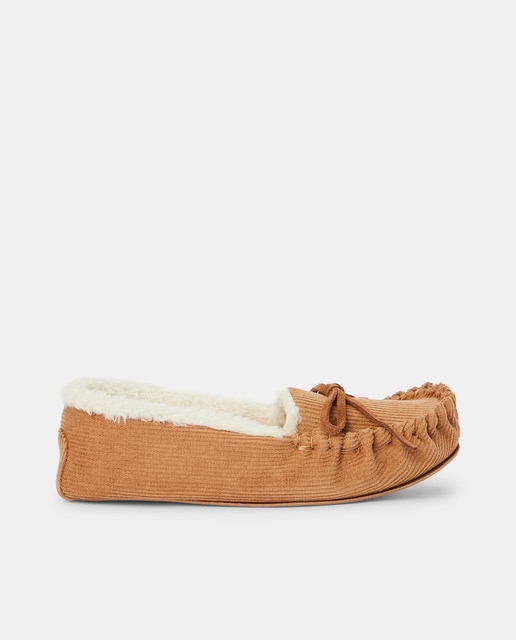 Zapatilla tipo mocasín