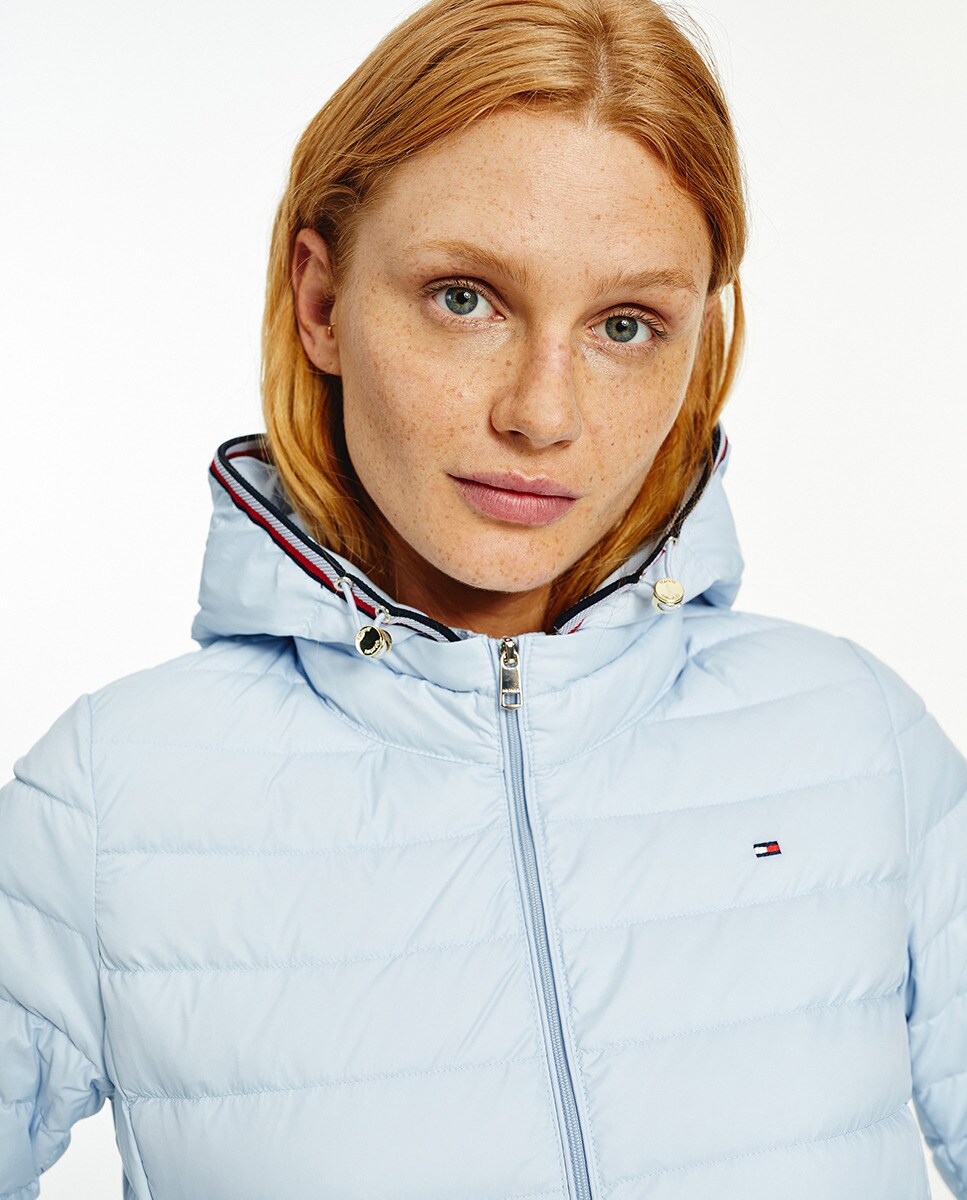 Abrigo de mujer plumífero con capucha · Tommy Hilfiger · El Corte Inglés