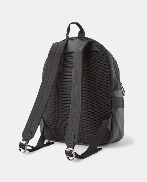 Mochila de color negro con cremallera y espacio para el portátil · Lacoste  · El Corte Inglés