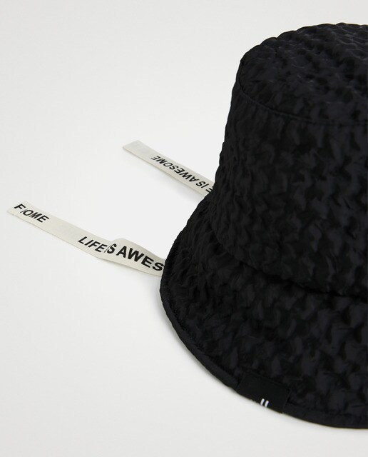 Gorro bucket en negro con lazo · Desigual · El Corte Inglés