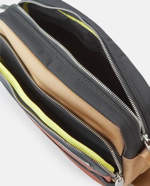 Bandolera de color marrón con cremallera y asa ajustable · Lacoste · El  Corte Inglés