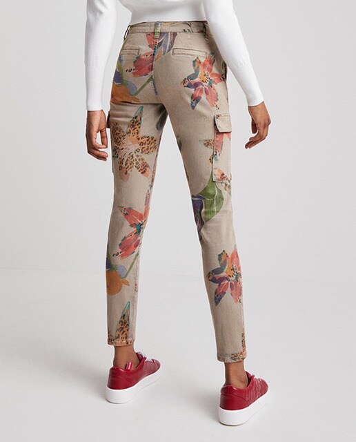 Pantalón de mujer cargo con estampado camoflower · Desigual · El Corte  Inglés