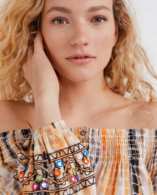Blusa de mujer cuello de barco y manga larga · Desigual · El Corte Inglés