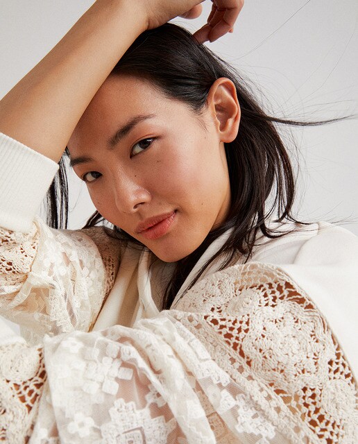 Sudadera de mujer con flecos y encaje beige · Desigual · El Corte Inglés