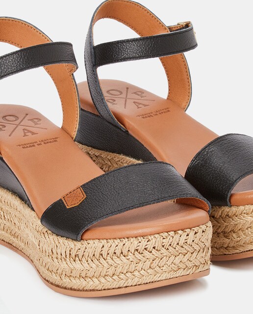 Sandalias de cuña de mujer en piel de color negro con plataforma · Popa ·  El Corte Inglés