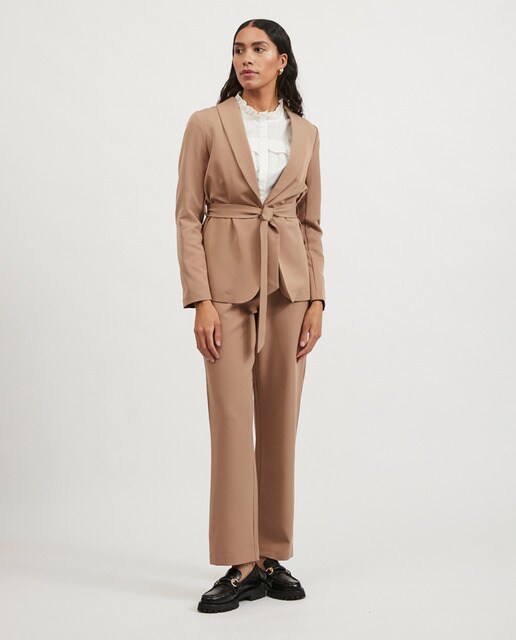 Blazer de mujer con solapas y cinturón · Vila · El Corte Inglés