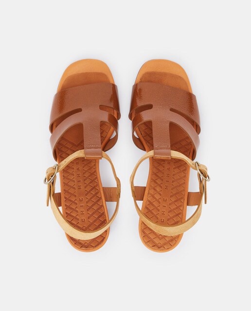 Sandalias de tacón de mujer en piel de color marrón · Chie Mihara · El  Corte Inglés