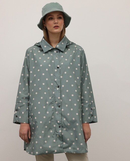Chubasquero largo de mujer talla grande Couchel Colleciton lunares ·  Couchel · El Corte Inglés