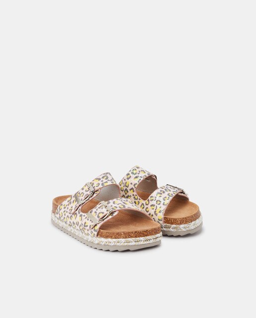 Sandalias de niña en rosa con estampado animal print · Kids El Corte Inglés  · El Corte Inglés
