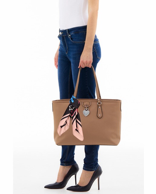 Bolso shopper en marrón claro con cremallera y detalle de pañuelo · Liu Jo  · El Corte Inglés