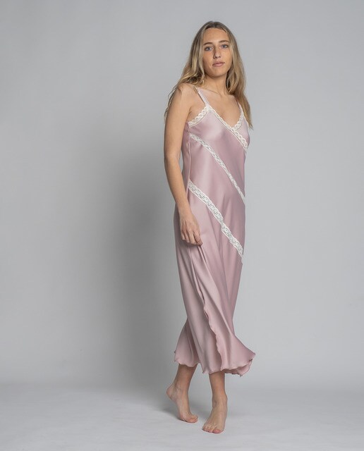 Camisón largo con encajes en diagonal · Diseño2 · El Corte Inglés