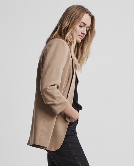 Blazer de mujer con mangas 3/4 y cuellos de solapa · Pieces · El Corte  Inglés