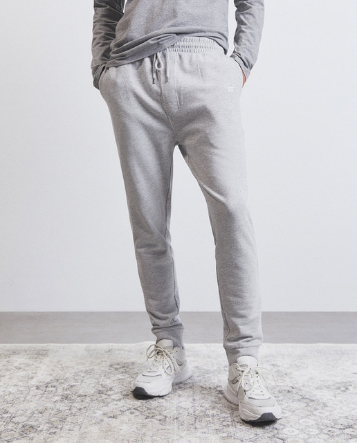 Pantalón deportivo largo de hombre gris claro · Sfera · El Corte Inglés