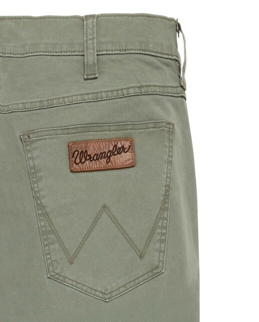 Pantalón cinco bolsillos de hombre regular Greensboro verde · Wrangler · El Corte  Inglés