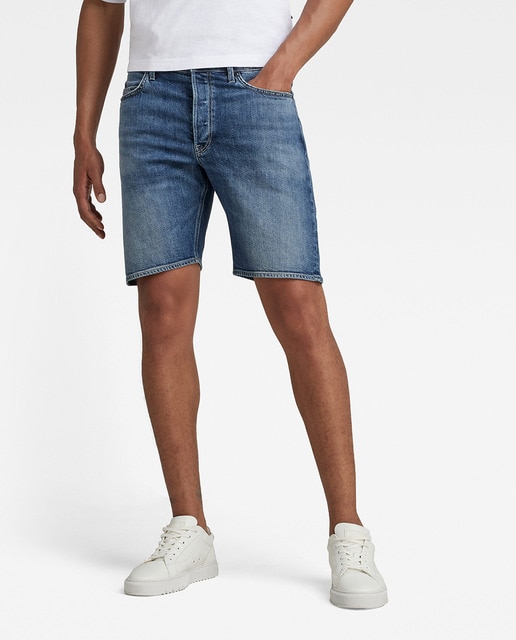 Imagen 0 de Bermuda de hombre Triple A con corte innovador pero atemporal más arriba de lo habitual