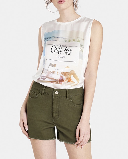 Imagen 0 de Short vaquero de mujer Only con bajo desflecado