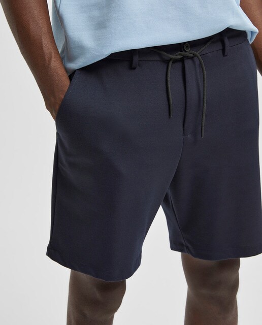 Pantalón corto de hombre con cintura elástica y con cierrre de botón y  cordón · Selected · El Corte Inglés