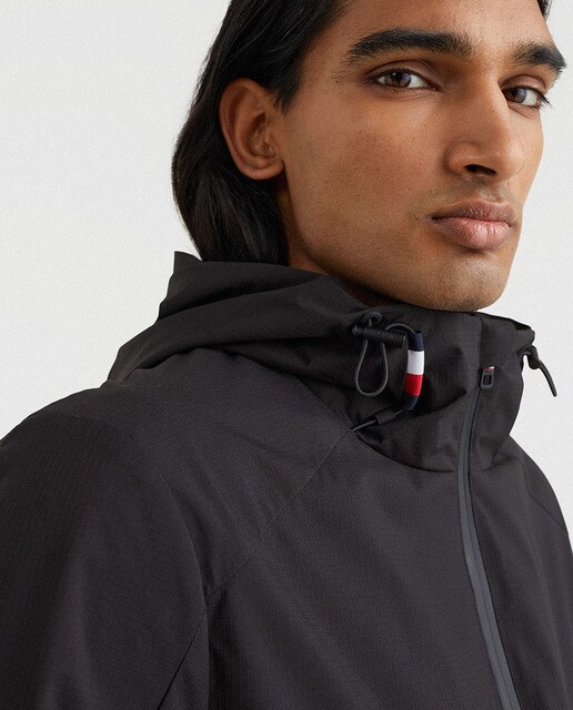 Cazadora de hombre negra con capucha · Tommy Hilfiger · El Corte Inglés