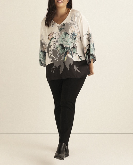 Imagen 0 de Blusa de mujer talla grande con estampado y escote en pico