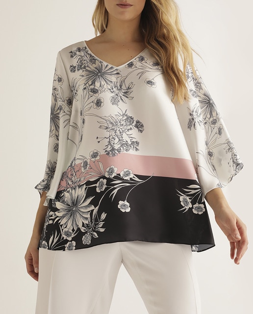 Imagen 0 de Blusa de mujer talla grande con flores y escote en pico