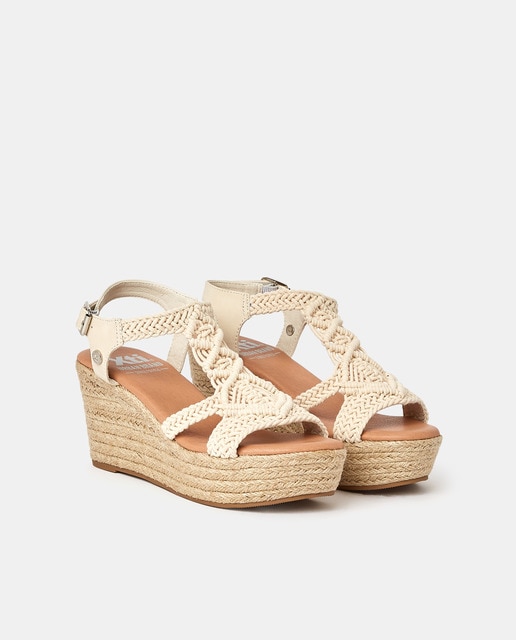 Sandalias de cuña de mujer en color beige con cierre de hebilla · Xti · El  Corte Inglés
