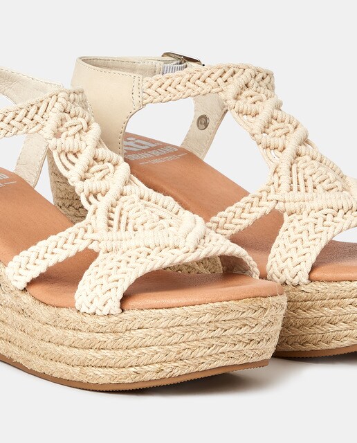 Sandalias de cuña de mujer en color beige con cierre de hebilla · Xti · El  Corte Inglés
