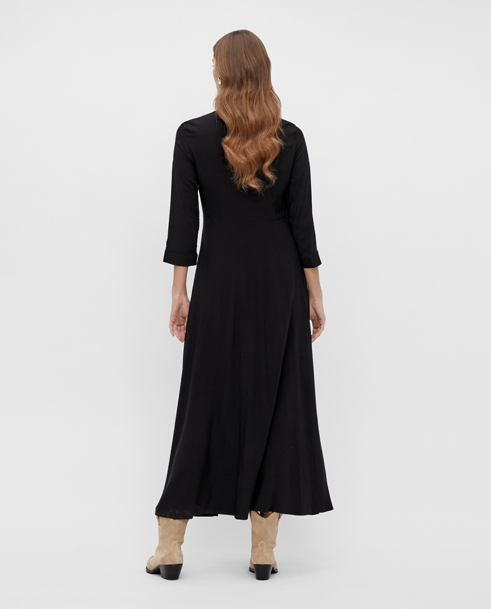 Vestido camiseiro comprido. Preto-2