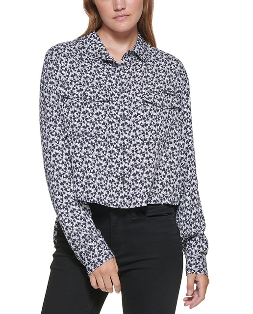 Imagen 0 de Camisa masculina de mujer, con cuello camisero y manga larga.