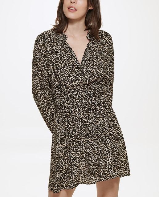 Imagen 0 de Vestido corto con cuello redondo y manga larga.