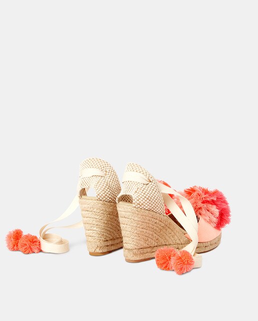Alpargatas de cuña de mujer en algodón de color coral con pompón · Casa de  Vera · El Corte Inglés