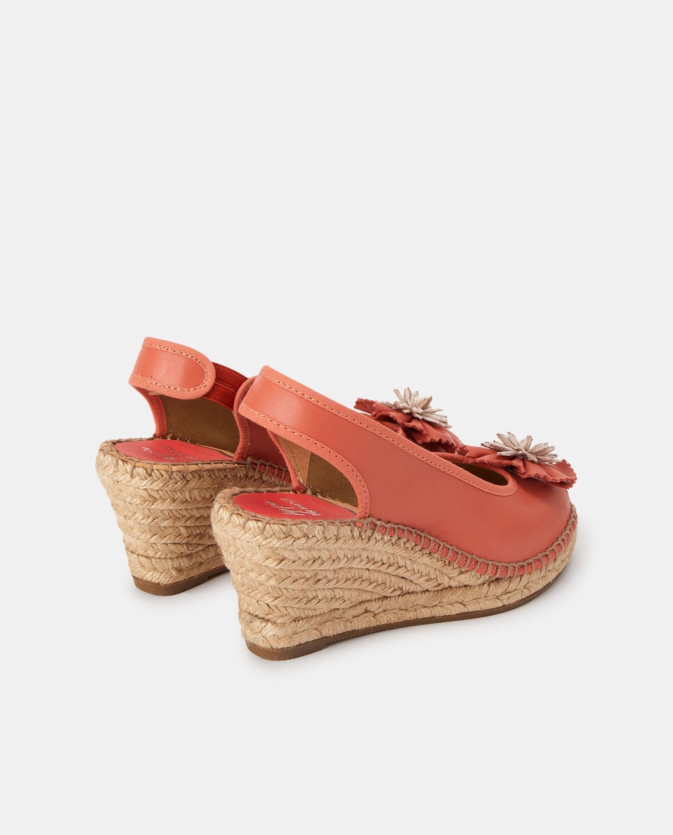 Alpargatas de cuña de mujer en piel coral con adorno flor al tono · Maria  Victoria · El Corte Inglés