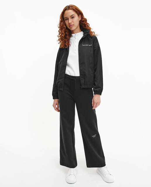 Chaqueta de mujer impermeable con capucha · Calvin Klein Jeans · El Corte  Inglés