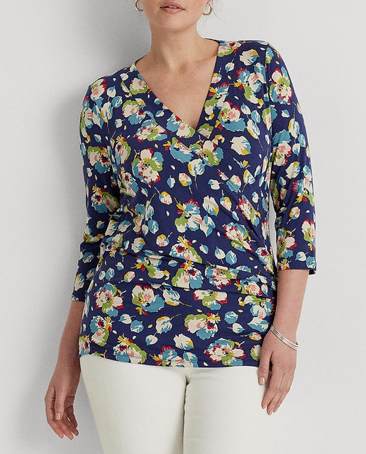 Imagen 0 de Camiseta de mujer talla grande cruzada con manga tres cuartos