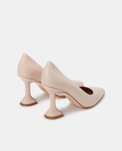 Zapatos de salón de mujer en piel nude con puntera afilada · Pedro Miralles  · El Corte Inglés